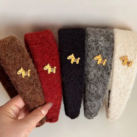 Cerchietto in Tessuto Peluche da Donna Tesa Larga High Top Invernale Con Ciondolo a Forma di Cavallo in Metallo Oro Accessori per Capelli