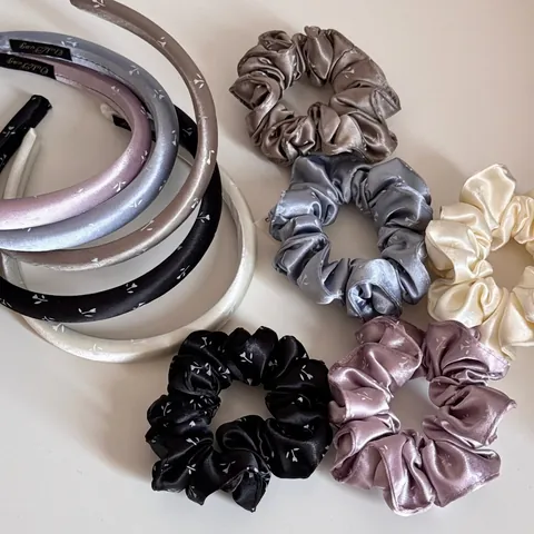 Set di Fascia per Capelli e Scrunchie in Raso Floreale Stile Coreano Copricapo Dolce Stampa per Donna Lavaggio Viso Accessori