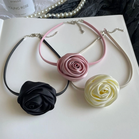 Collana Choker Vintage Francese Fatta a Mano con Rosa in Raso 3D Elegante Girocollo in Tessuto Stringato Gioielli Festa Donna