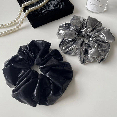 Metallic Kunstleder Übergroßes Scrunchie Für Damen Plissee Silber Schwarz Elastische Haargummis Süß Cool Haarschmuck Schmuck