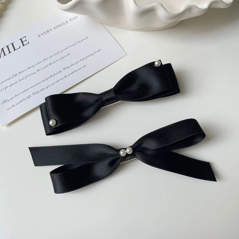 Elegante Molletta per Capelli Francese con Fiocco in Raso Nero e Künstliche Perle Sintetiche Becco d'Anatra Fatto a Mano per Donna
