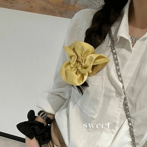 Women Oversized Satin Scrunchies Elegant Glossy Pleated Hair Ties Solid Color Elastic Hair Bands For Ponytail Party Decor