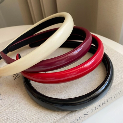 Cerchietto Dolce e Minimalista in Pelle Artificiale Finitura Lucida in Vernice Stile Coreano Accessorio Capelli Elegante da Donna
