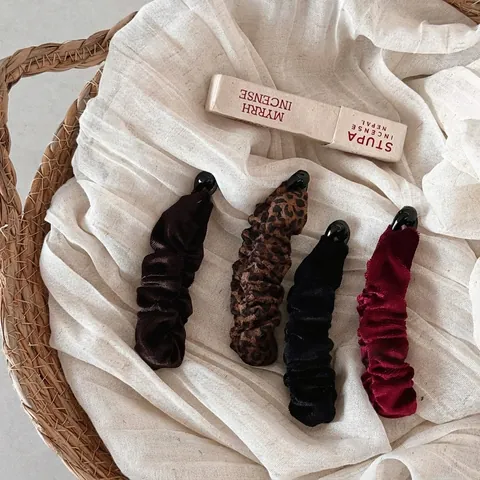 Korean Vintage Velvet Pleated Banana Hair Clip For Women Leopard Print Fabric Twist Clip High End Hair Accessories Hairgrip