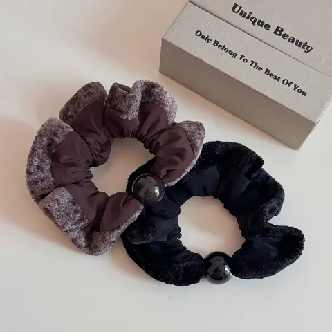 Vintage Plush Edge Scrunchie Round Bead Decoration Elegant Winter Hair Tie Soft Fabric Elastic Ponytail Holder For Women