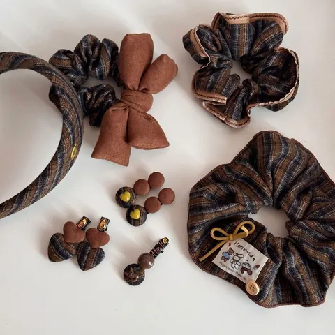 Molletta per Capelli a Cuore con Bottone a Forma di Cucciolo in Stile Maillard a Quadretti Dolce Clip a Becco d'Anatra Retro