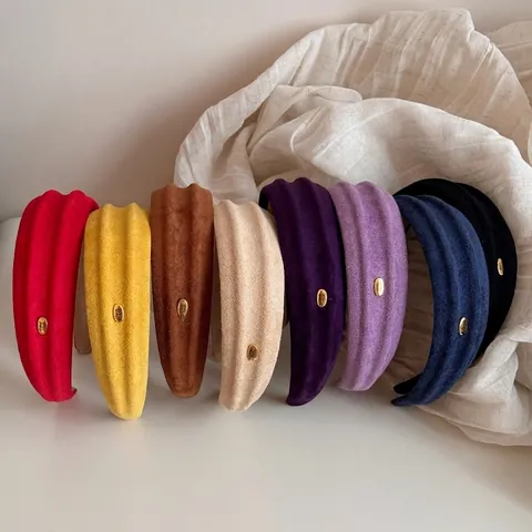 Elegante Diadema Acolchada De Terciopelo Para Mujer Textura Con Relieve Diadema Alta Vintage Color Sólido Etiqueta De Metal Hecha A Mano Accesorios Para El Cabello