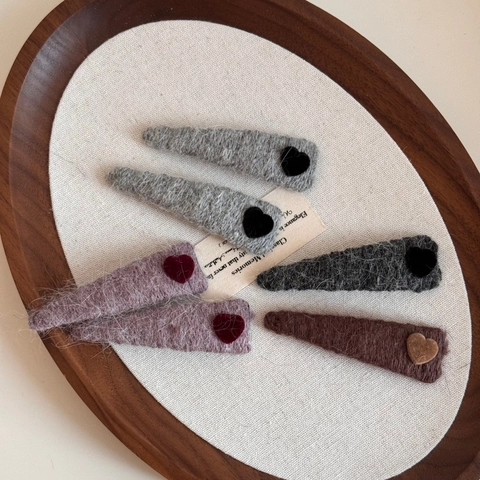 Retro Knitted Triangle Hair Clip For Women Autumn Winter Fabric Heart Decor Side BB Clip Elegant Fashion Hair Accessories