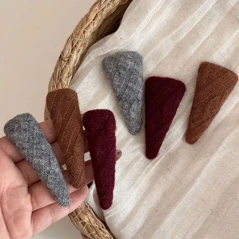 Handmade Cable Knit Triangle BB Hair Clip For Women Retro Striped Woolen Yarn Side Clip Autumn Winter Hair Accessories