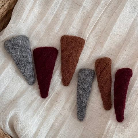 Handmade Cable Knit Triangle BB Hair Clip For Women Retro Striped Woolen Yarn Side Clip Autumn Winter Hair Accessories