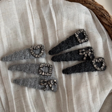 Luxury Rhinestone Plush Hair Clips For Women Elegant Heart Bow Square Duckbill Clips Soft Fabric Winter Hair Accessories