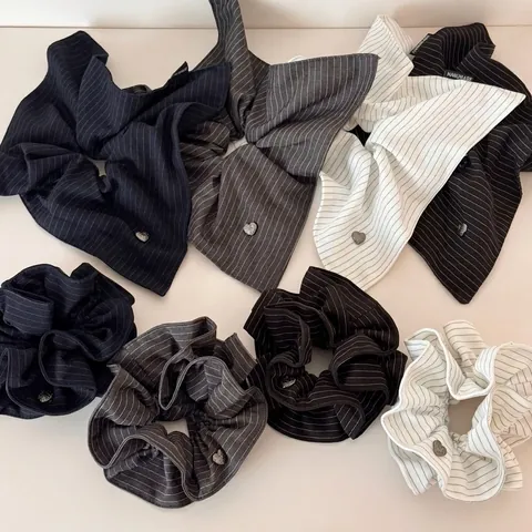 Chouchou Large à Rayures Style Coréen Avec Breloque Cœur en Métal Élastique à Cheveux en Tissu Pour Femme