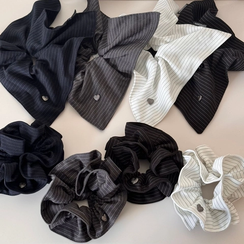 Chouchou Large à Rayures Style Coréen Avec Breloque Cœur en Métal Élastique à Cheveux en Tissu Pour Femme