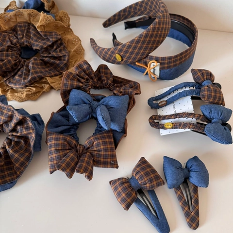 Ensemble de Chouchous Vintage Denim Patchwork Écossais Style Coréen Avec Pinces à Cheveux Nœud Et Serre-Tête Pour Femmes