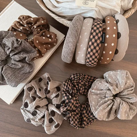 Cerchietto in Tessuto Vintage E Grande Scrunchie Caffè Beige Pois Quadri Righe Fiocco Accessori per Capelli Autunno Donna