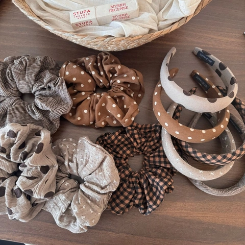 Cerchietto in Tessuto Vintage E Grande Scrunchie Caffè Beige Pois Quadri Righe Fiocco Accessori per Capelli Autunno Donna