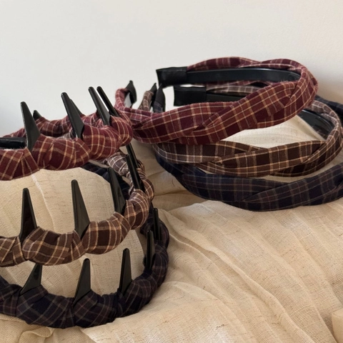 Korean Style Retro Plaid Fabric Wrapped Plastic Headband With Anti-Slip Teeth Elegant Grid Twist Hair Band For Women Accessories