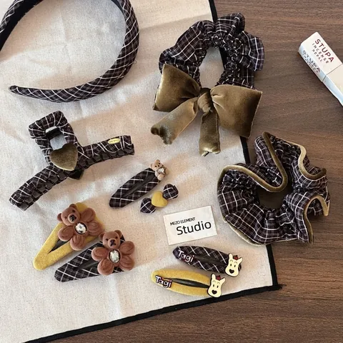 Vintage Plaid Hair Clip Set For Women Brown Coffee Checkerboard Headband Scrunchies Claw Clip Bear Bowknot Hair Accessories