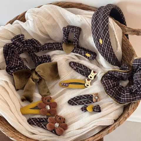Vintage Plaid Hair Clip Set For Women Brown Coffee Checkerboard Headband Scrunchies Claw Clip Bear Bowknot Hair Accessories