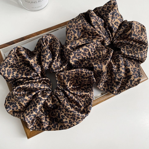 Luipaardprint Satijn Scrunchies Voor Dames Retro Hong Kong Stijl Mode Oversized Haarelastiekjes Satijn Elastische Haaraccessoires
