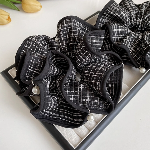 Scrunchie Oversize Vintage a Quadretti Bianchi e Neri da Donna Elegante Dolce Elastico per Capelli Plissettato Con Perle Artificiali Accessori per Capelli Moda