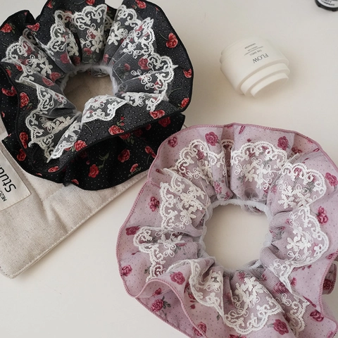 Elastico per Capelli Grande Vintage con Stampa Floreale di Rose e Bordo in Pizzo Bianco Stile Francese Plissettato da Donna