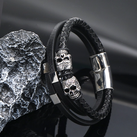 Bracciale da Uomo Punk Rock in Pelle Intrecciata Multistrato Con Ciondoli a Teschio in Lega Argento Chiusura Magnetica Gothic