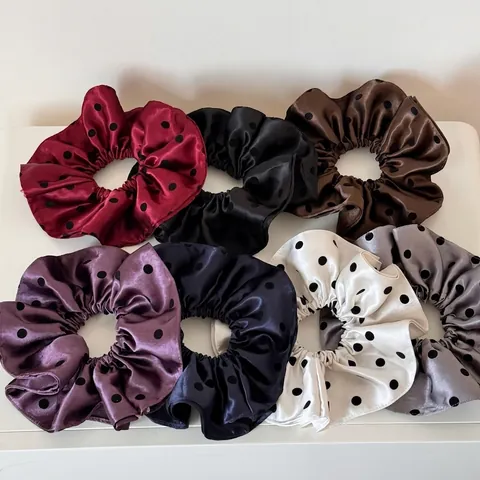 Chouchous Élégants à Pois Grands Attaches de Cheveux en Satin pour Femmes Vintage Style Coréen Bandeaux Élastiques