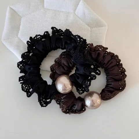 Elegante Satijn Kant Scrunchies Met Grote Kunstparel Ruffle Haarelastiek Paardenstaart Houder Vrouwen Vintage Dagelijks Haaraccessoires