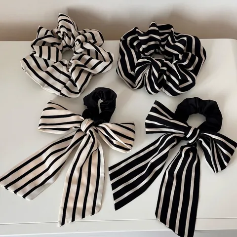 Style Coréen Rayé Nœud Ruban Chouchous Vintage Noir Blanc Tissu de Satin Plissé Élastiques à Cheveux pour Femmes Filles Bijoux