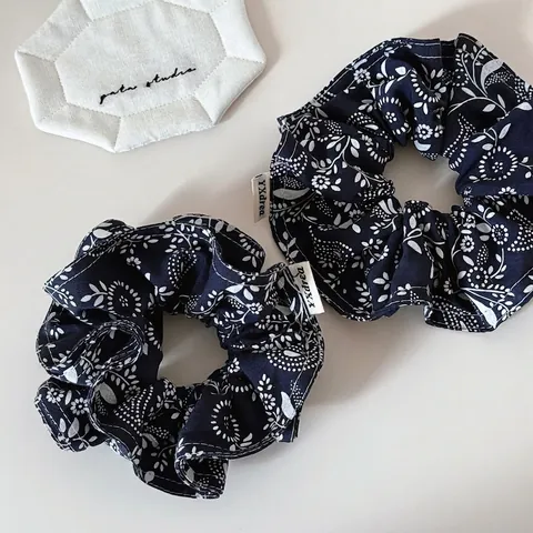 Marineblau Blumig Stoff Scrunchies Für Damen Handgefertigt Süß Koreanischer Stil Großer Darm Haarkreis Täglich Haarschmuck