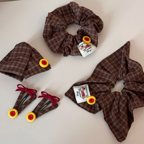 Ensemble d'Accessoires pour Cheveux Chouchou à Carreaux Vintage Avec Bouton Jaune Et Nœud Rouge Pour Femme Bijoux en Tissu