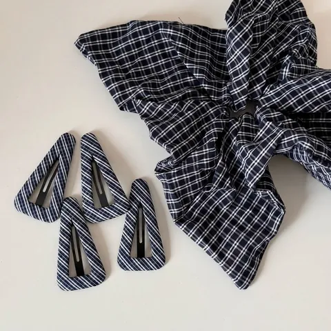 Korean Style Navy Checker Scrunchie And Triangle Hair Clip Set For Women Fabric Ruched Hair Ties Duckbill Clips Hair Accessories