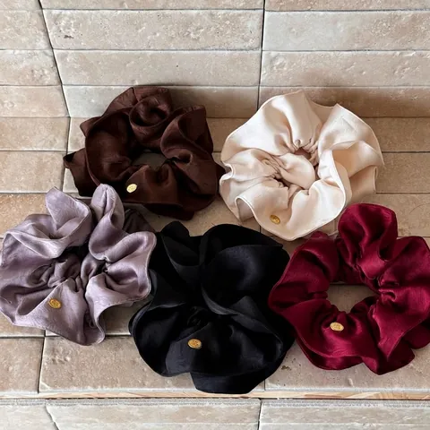 Korean Style Oversized Satin Texture Fabric Scrunchie Pleated Hair Tie Elegant Ponytail Elastic Band With Gold Metal Logo For Women