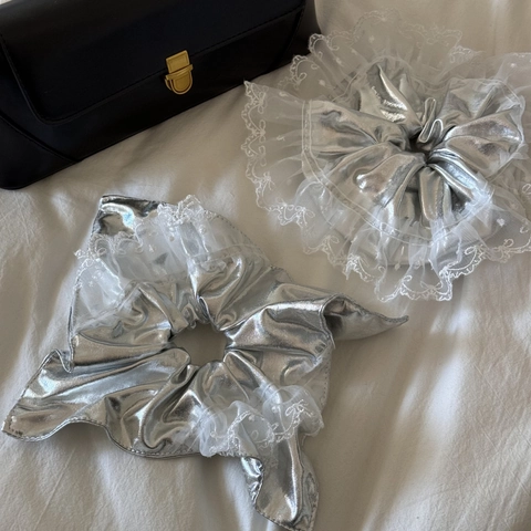 Coleteros Silver Balletcore de Tela Metálica con Borde de Encaje Blanco Coleteros Gigantes Accesorios para el Cabello