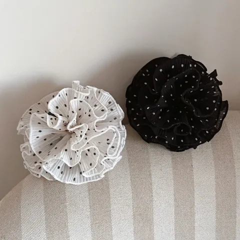 Pinza per Capelli Francese Elegante con Fiore in Tessuto Increspato a Pois per Donna Accessorio per Capelli in Chiffon