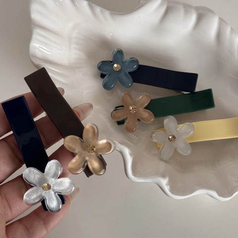 Korean Sweet Flower Plastic Hair Clip Rectangular Alloy Rhinestone Bangs Clip Fashion Simple Hair Accessories For Women Daily Jewelry