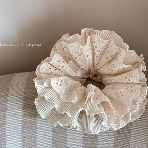 Coletero Grande Vintage Francés Crema Hecho a Mano Plisado Bordado de Ojetes Encaje Lazo para el Pelo Elástico de Tela Sujetador de Coleta Mujer