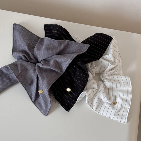 Koreanischer Gestreifter Stoff Großer Haargummi Für Damen Eleganter Schleifen Haargummi Mit Metallanhänger Schwarz Weiß Grau Haarschmuck