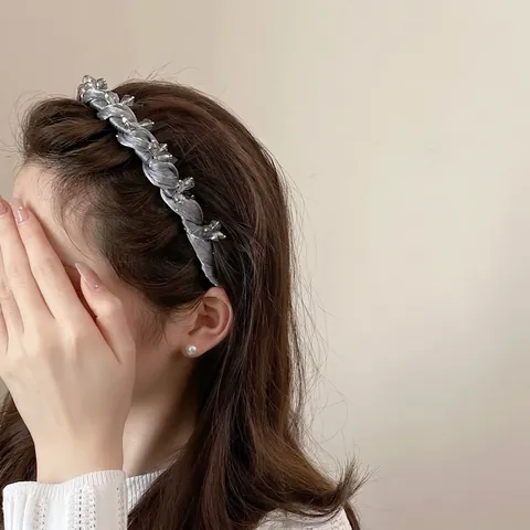 Lussuosa Fascia Intrecciata in Garza con Strass per Donna Fascia Imbottita Torta con Denti Interni Cerchietto per Capelli per Sommità Alta