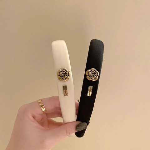 Französisches Vintage Gepolstertes Haarband Für Damen Elegantes Stoff Haarband Mit Goldener Kamelienblüte Metallschild Schmuck