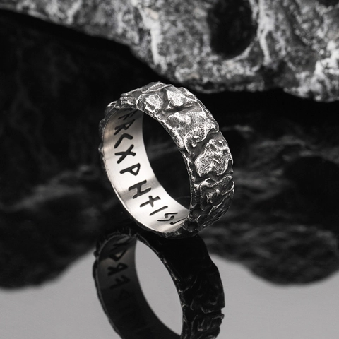 Anello Vintage in Acciaio al Titanio con Rune Nordiche per Uomo Texture Crepata Retro Punk Rock Band Gioielli Vichinghi