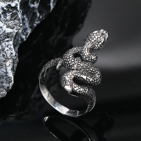 Vintage Punk Snake Shaped Titanium Steel Ring For Men Personalized Hip Hop Animal Scale Texture Biker Jewelry