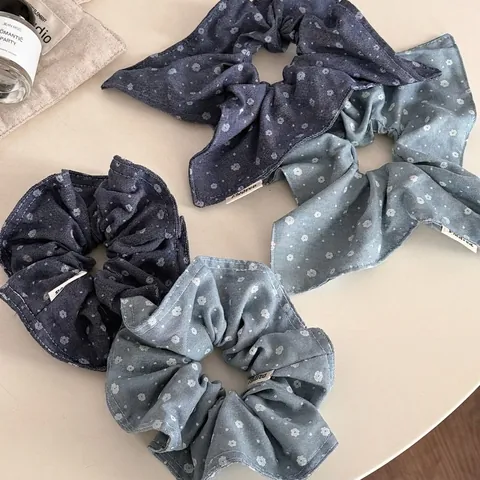 Elastico per Capelli Blu in Stile Denim Floreale Con Motivo a Fiori Bianchi Pieghettato per Donna Accessori Quotidiani