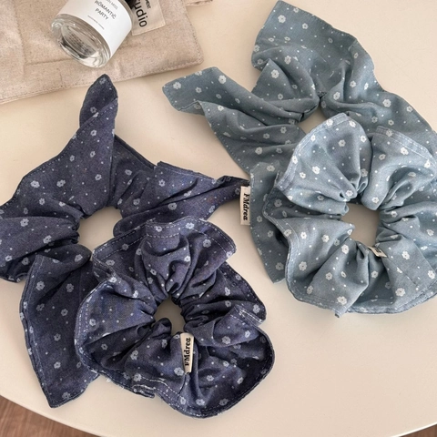Elastico per Capelli Blu in Stile Denim Floreale Con Motivo a Fiori Bianchi Pieghettato per Donna Accessori Quotidiani