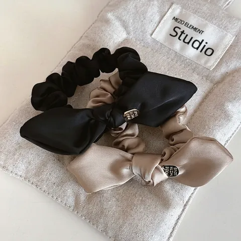 Elegant Satin Bow Scrunchies For Women High Elasticity Fabric Hair Ties Solid Color Bowknot Ponytail Holder With Metal Tag