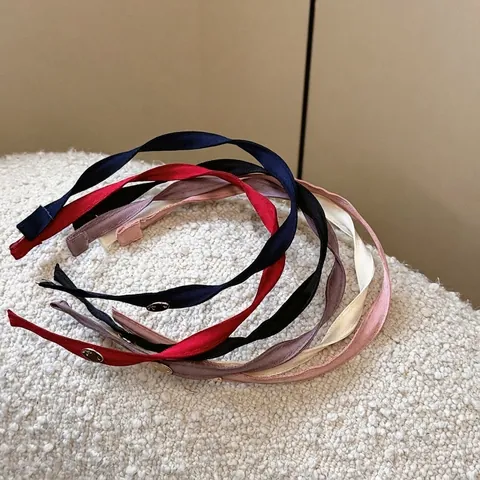 Elegante Diadema Delgada de Tela Retorcida para Mujer Estilo Coreano Minimalista con Decoración de Metal Accesorios Diarios