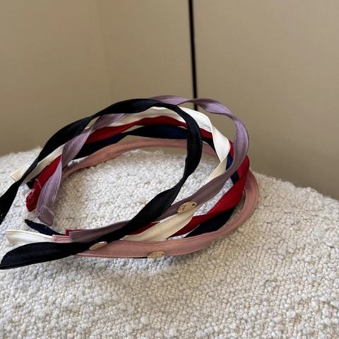 Elegante Diadema Delgada de Tela Retorcida para Mujer Estilo Coreano Minimalista con Decoración de Metal Accesorios Diarios
