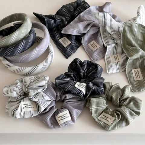 Ensemble de Chouchous en Tissu Rayé Style Preppy Avec Étiquette en Tissu Bandeau Élastique Pour Femmes