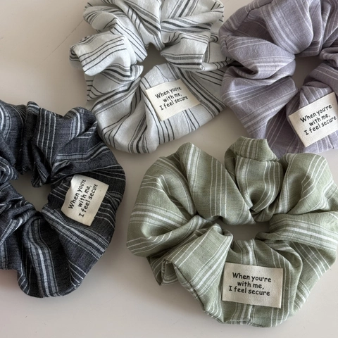 Ensemble de Chouchous en Tissu Rayé Style Preppy Avec Étiquette en Tissu Bandeau Élastique Pour Femmes